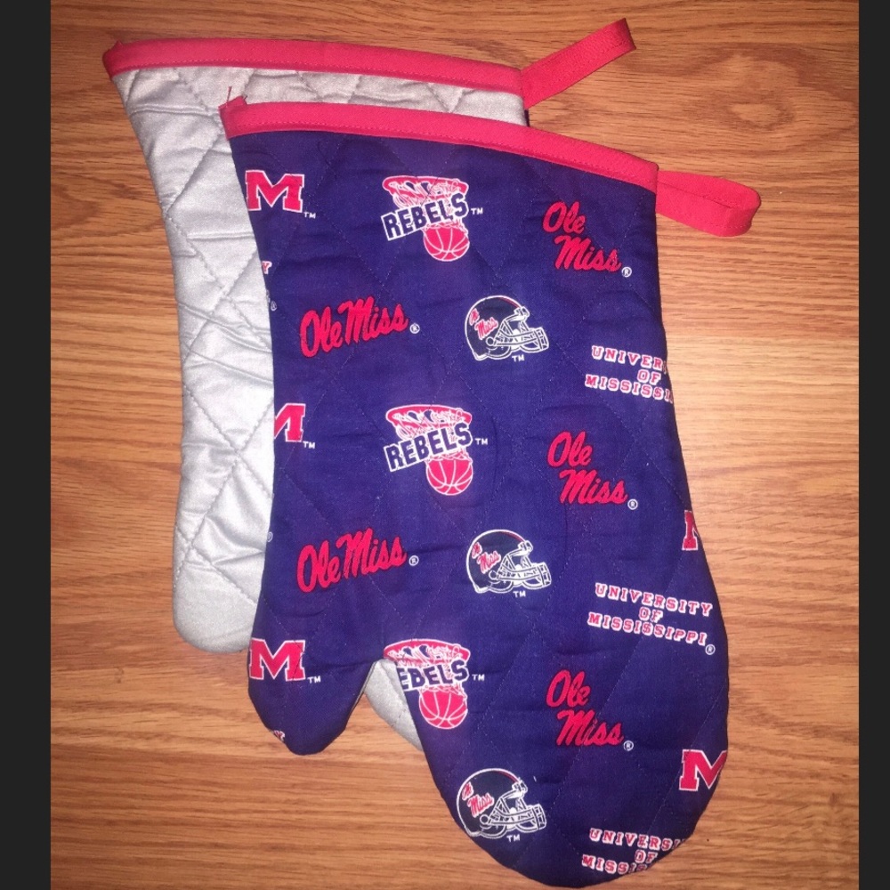 NWT University of Mississippi Ole Miss Pot Holder Oven Mitts